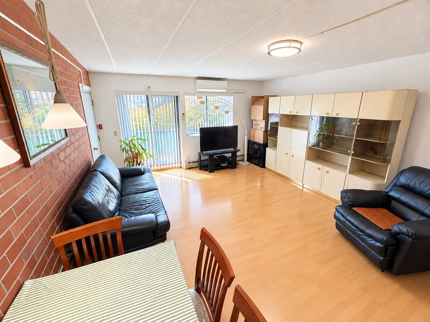 2 bed, 910 sqft, $2,900 — Photo 2