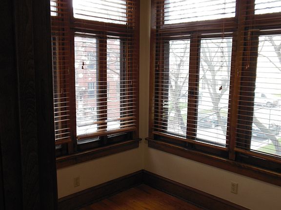 4th image of 3950 W Waveland Ave #2
