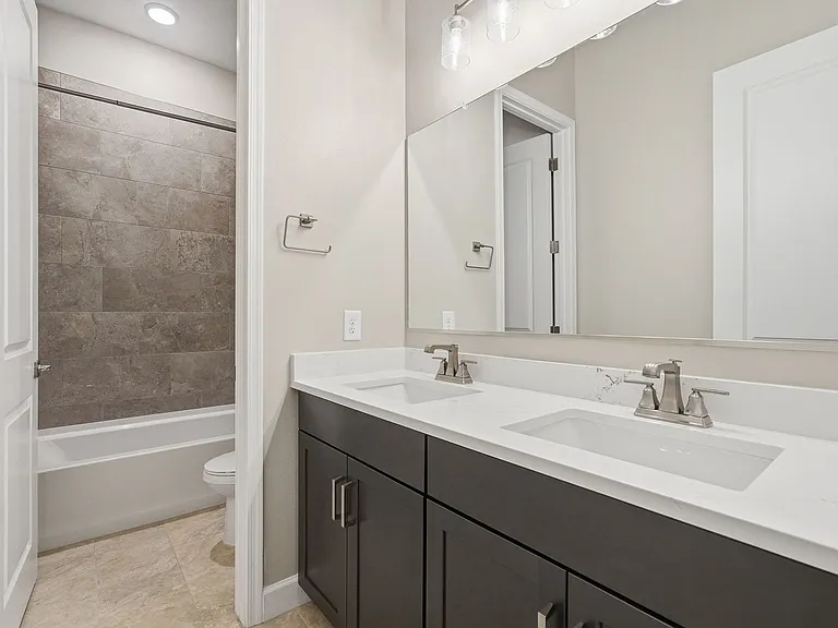 293 E Jasper Ct — Photo 32