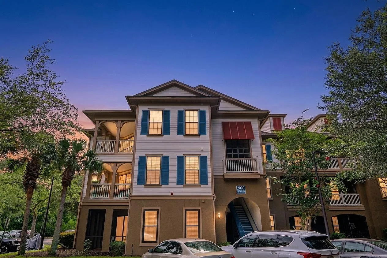 2 bed, 1225 sqft, $2,200 — Photo 1