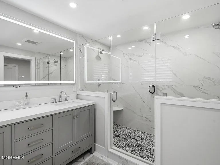 407 N Douglas Ave — Photo 11