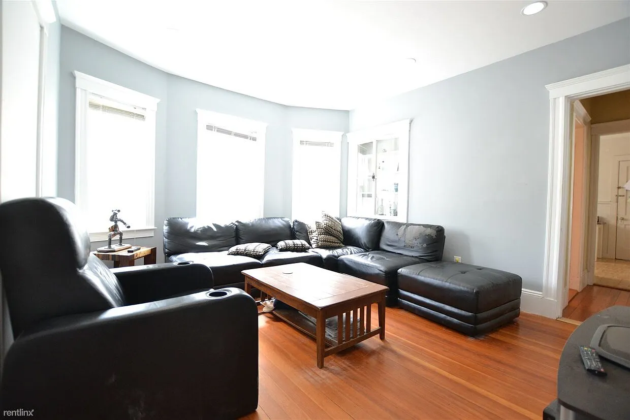 18 Hunnewell Ave — Photo 2