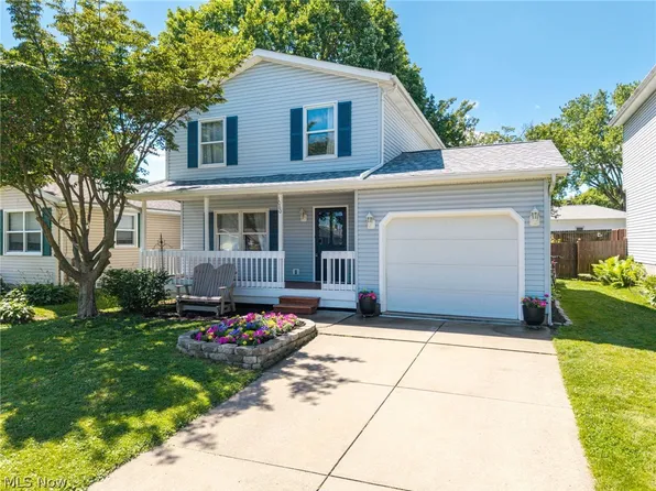 1080 Stratford St, Barberton, OH 44203