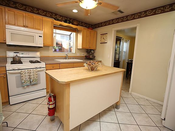 3rd image of 1307 N Beachwood Dr