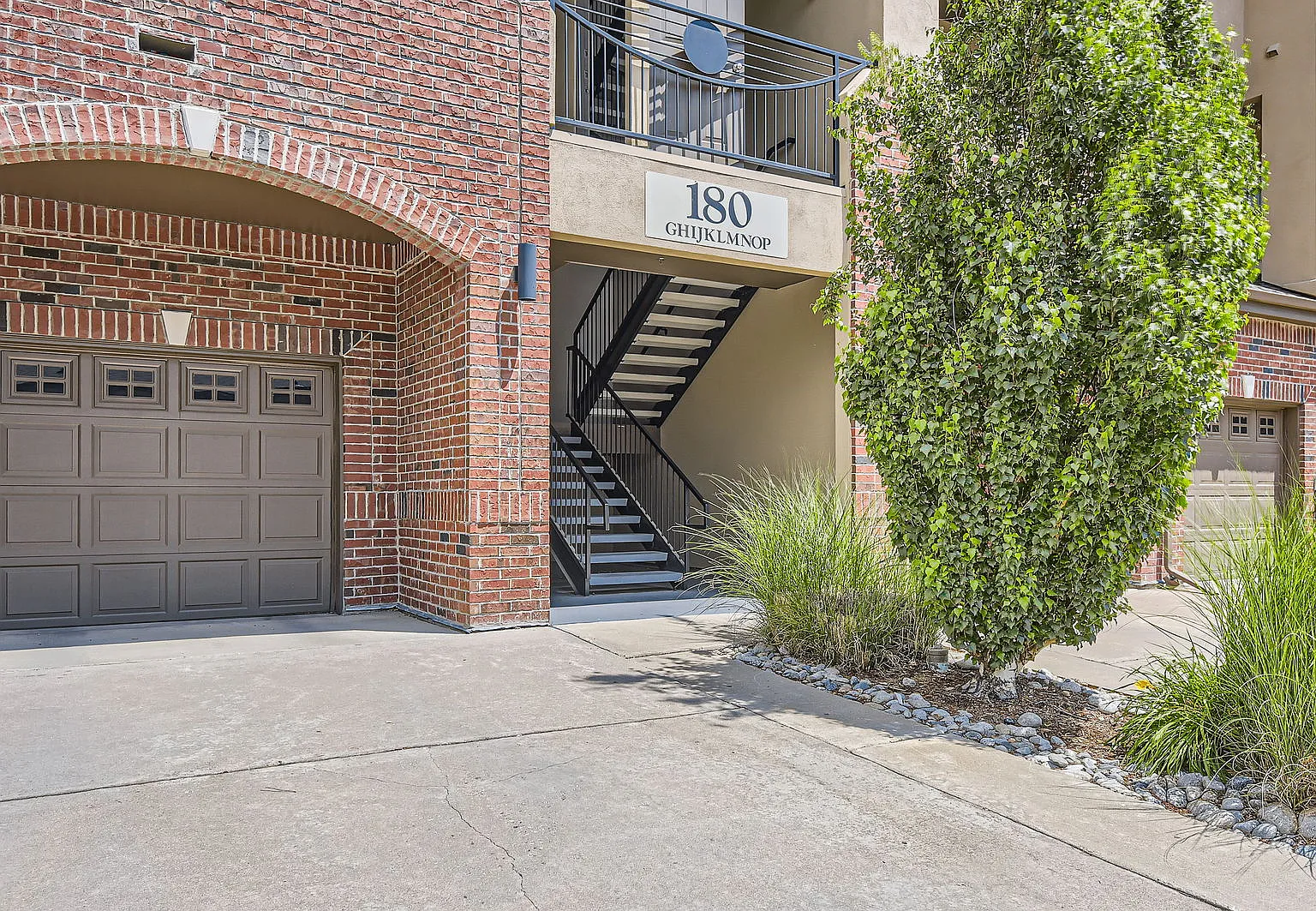 2 bed, 1021 sqft, $2,550 — Photo 3