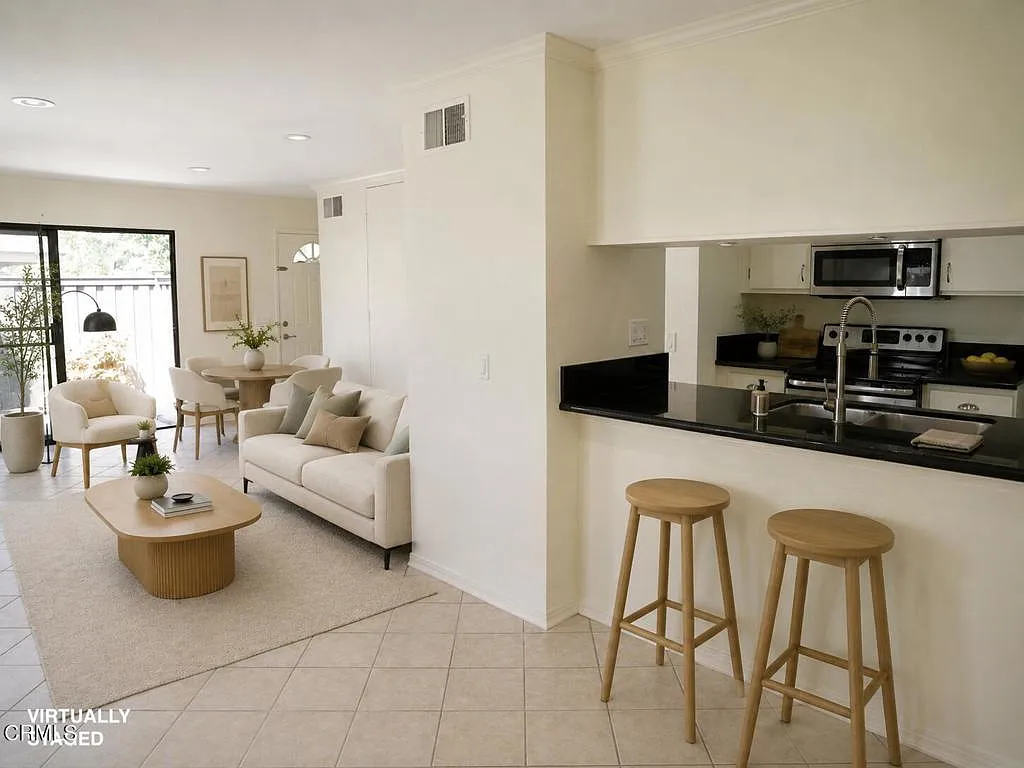 2 bed, 1.0 bath, 921 sqft, $3,100 — Photo 4