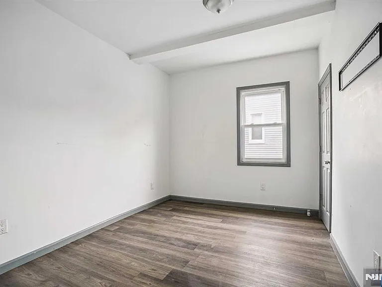 143 Valley Rd — Photo 11