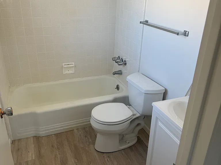 2635 Miller Ave — Photo 2