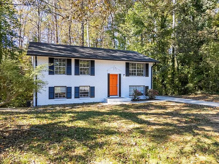 5 bed, 2.0 bath, 1900 sqft, $2,145 — Photo 3