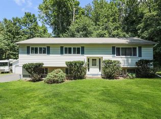 46 Hill And Hollow Rd, Hyde Park, NY 12538