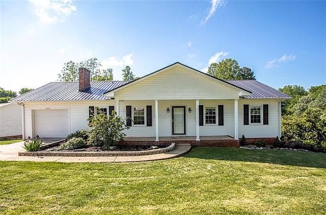1st image of 1640 Woodridge Cir