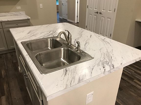 5th image of 2347 Dakota St