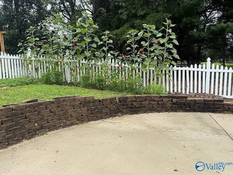 102 Huntington Ridge Rd — Photo 3