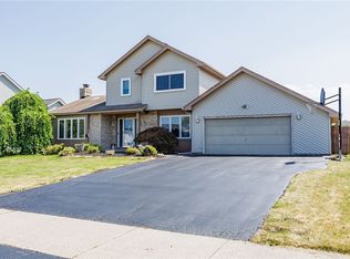 764 Whistlers Cove Ln, Rochester, NY 14612