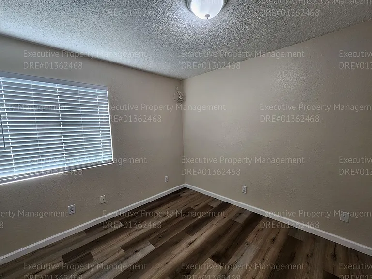 709 Deseret Way — Photo 31