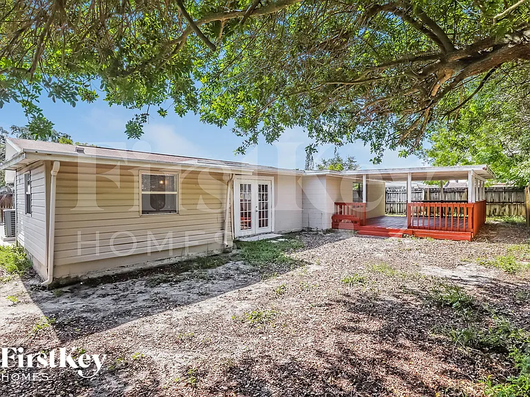 10805 Piccadilly Rd — Photo 15
