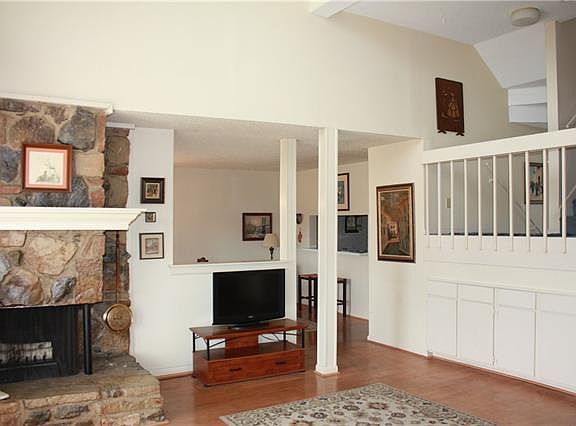 3rd image of 2928 Woodcroft Cir