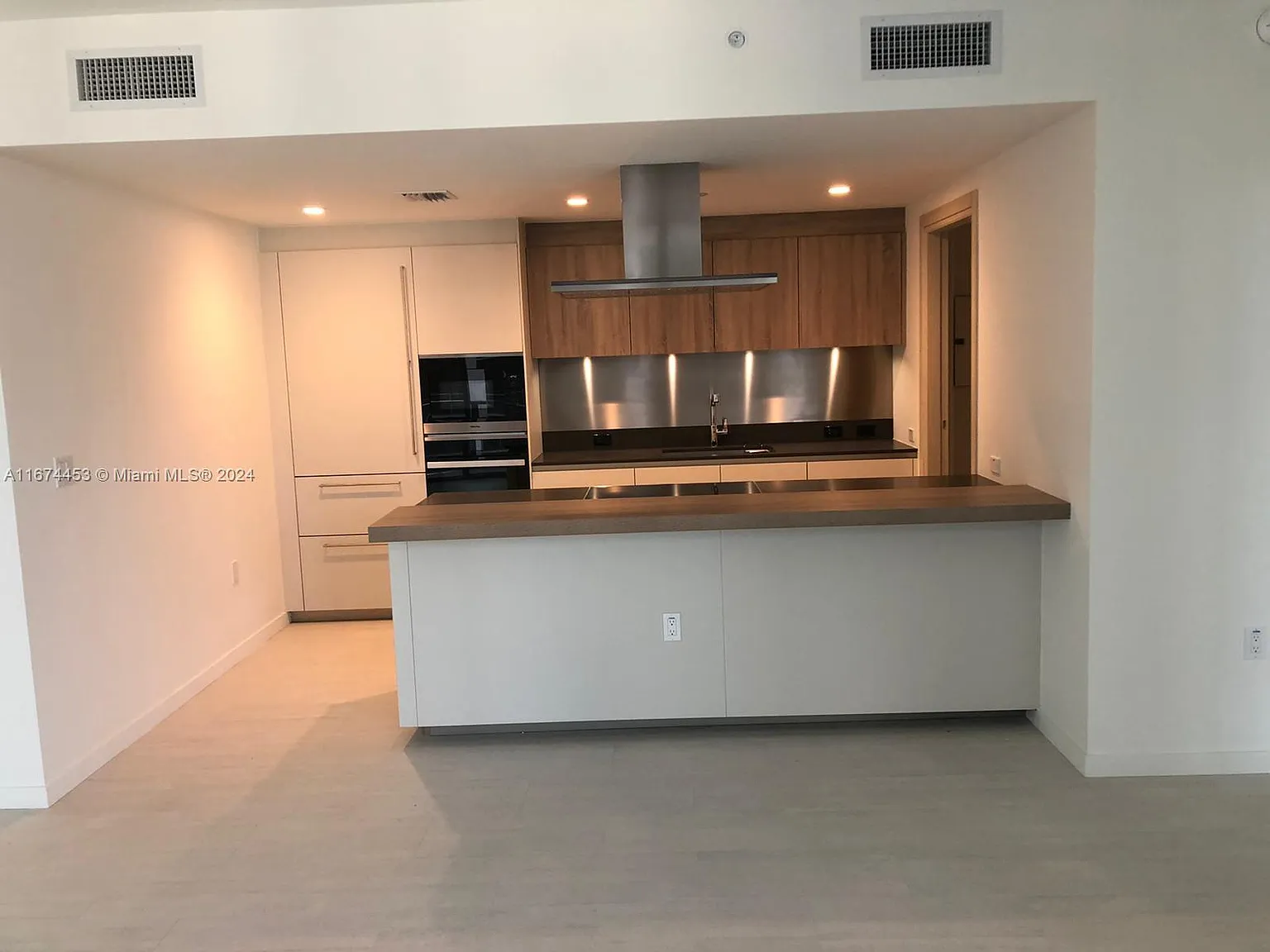 2 bed, 1236 sqft, $7,900 — Photo 3
