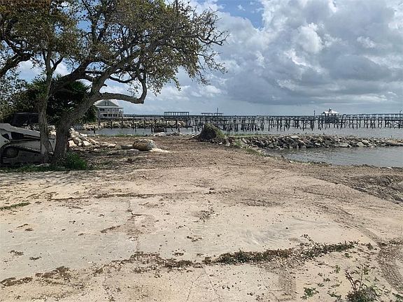 2nd image of 221 Lakeview Dr