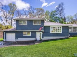 16 Main Dr, Boonton, NJ 07005