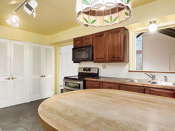 4th image of 129 Indian Springs Dr