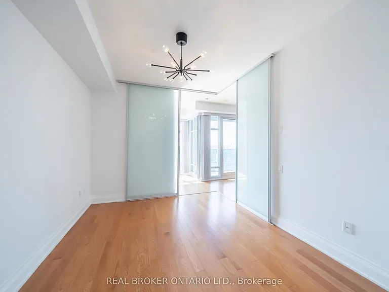 2191 Yonge St #4403 — Photo 13
