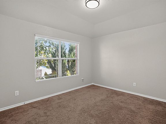 5th image of 633 River Rock Dr