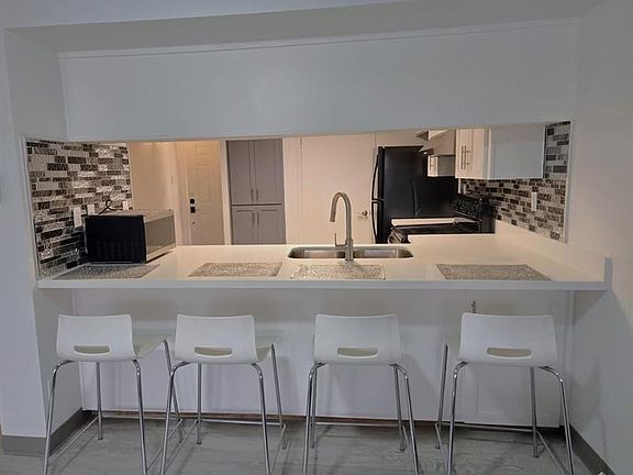 3rd image of 2900 Ashley Dr APT 202