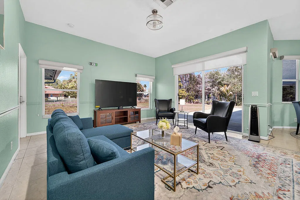 4 bed, 2292 sqft, $7,000 — Photo 2