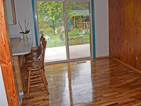 4th image of 3409 Eagle Dr NE