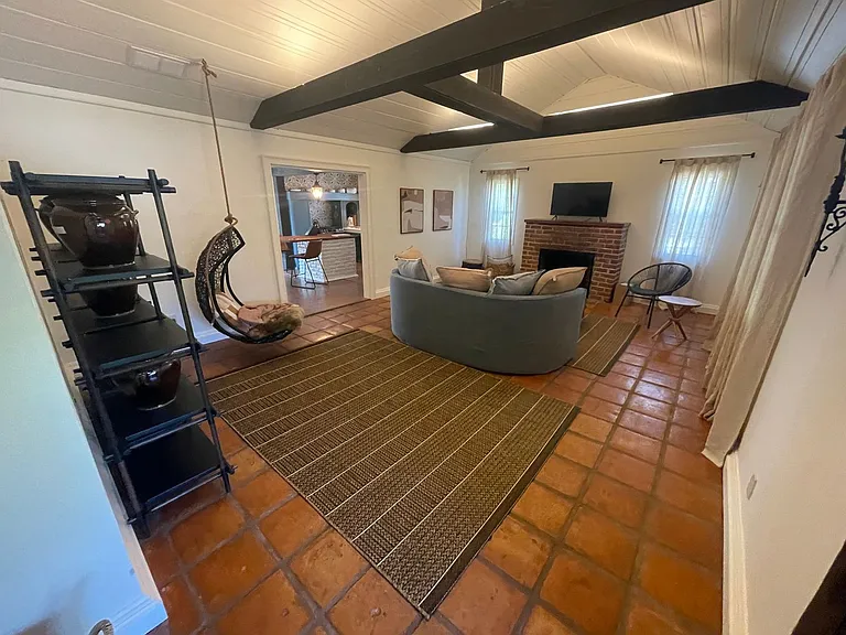 6025 Dewey Dr — Photo 2
