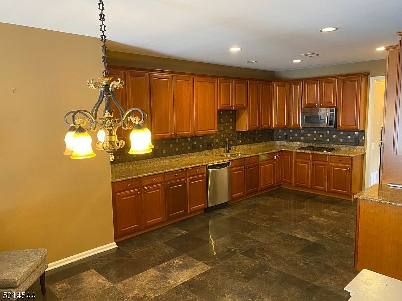 2nd image of 1 Yorktown Ln #906