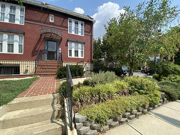 2nd image of 132 18th St SE APT 1
