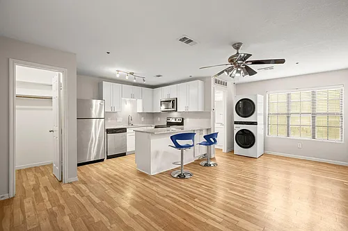 1013 W 23rd St #105 Photo 1