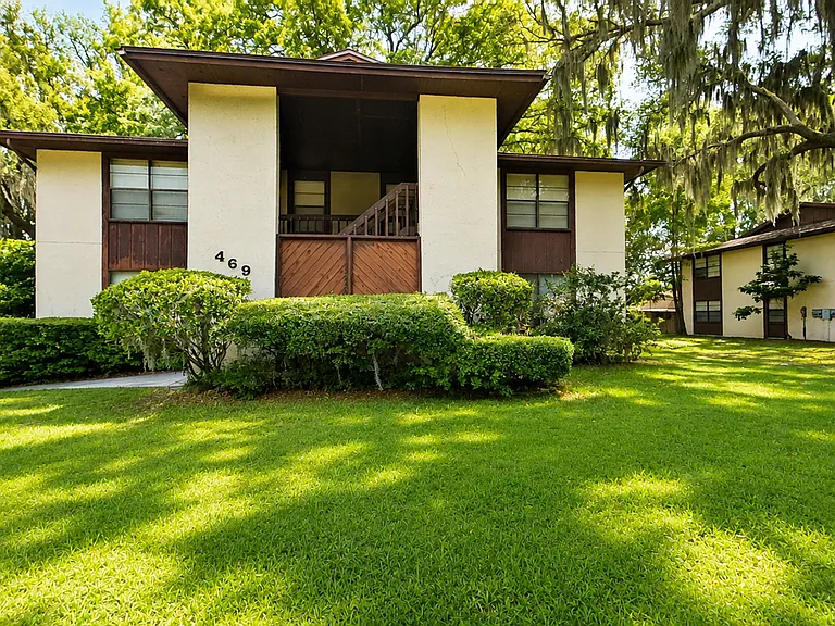 469 Crabapple Ct #B — Photo 2