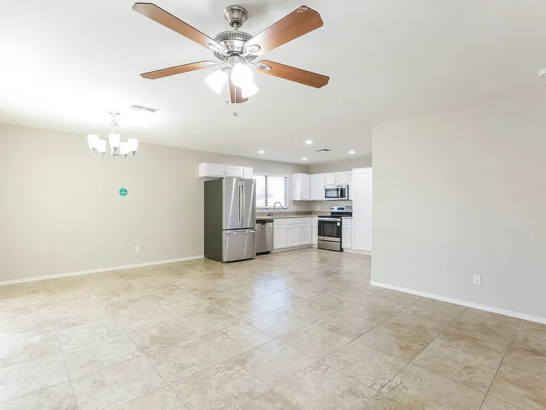 3702 S 62nd Ave — Photo 5