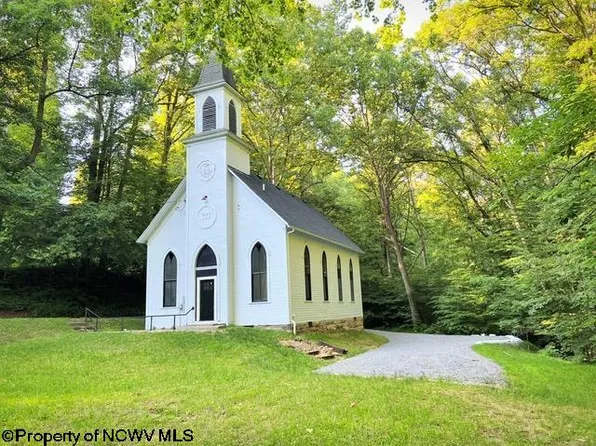 53 E Run Cir, Farmington, WV 26571