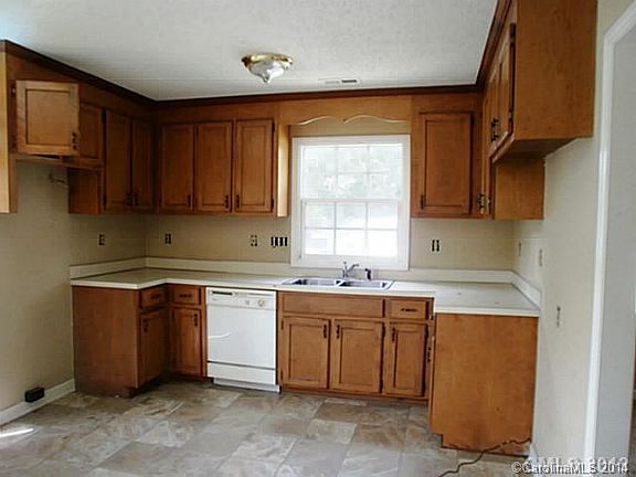 3rd image of 115 W Lee Ave