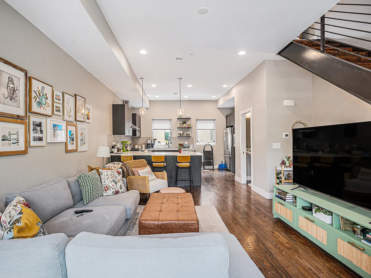 2 bed, 2.5 bath, 1673 sqft, $3,400 — Photo 4