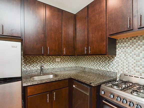 2nd image of 4546 N Damen Ave APT 201