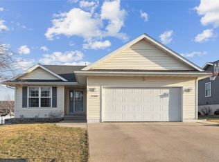 2700 Navajo Ave SW, Cedar Rapids, IA 52404