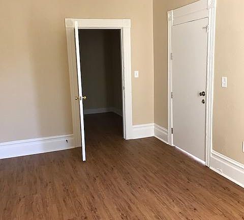 3rd image of 2284 Irving Ave