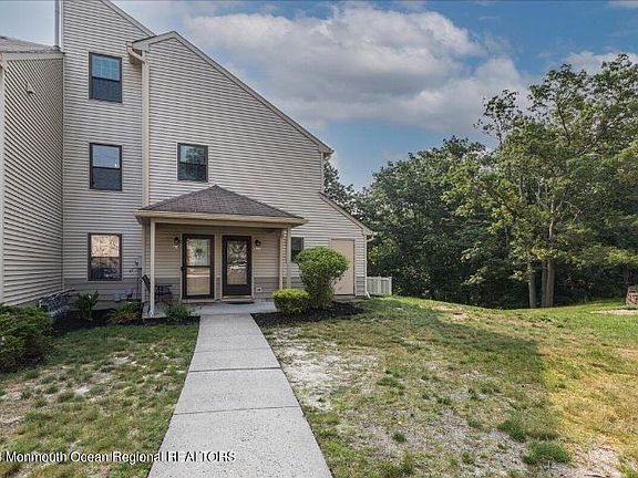 3rd image of 311 Larkspur Ln