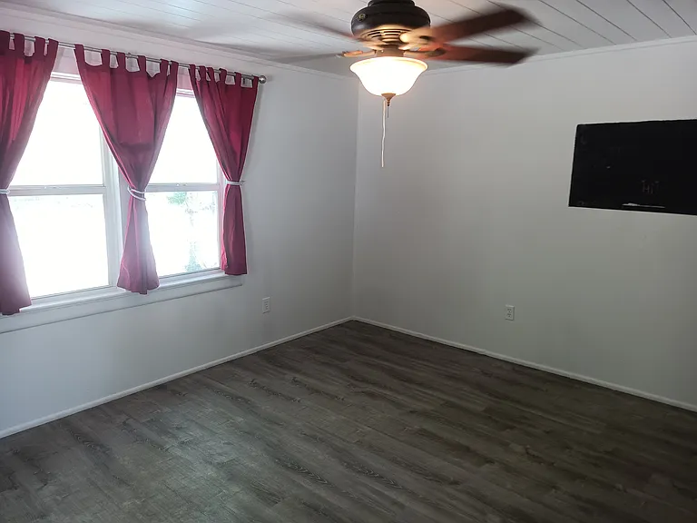 1526 Tilley Ave — Photo 10
