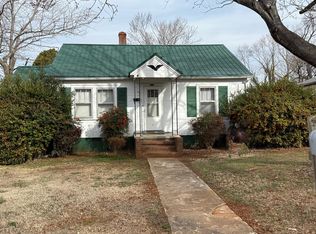 322 Virginia Ave, Chase City, VA 23924
