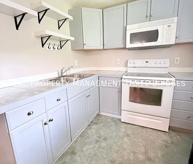 9024 Forest Ave — Photo 10