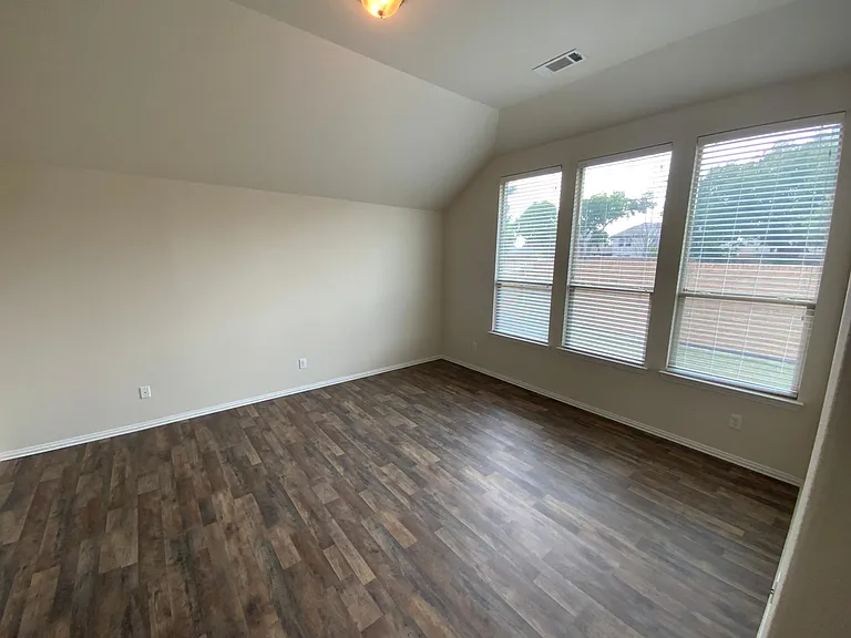 708 Hummingbird Dr — Photo 17