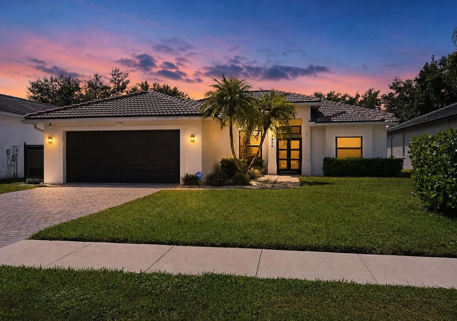 Stunning 4BR House in Naples — Photo 1