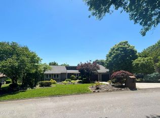 1932 Breezy Ridge Trl, Knoxville, TN 37922