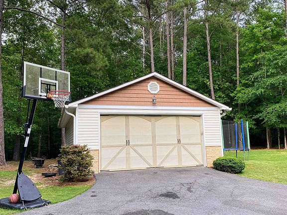5th image of 140 Lake Forest Dr